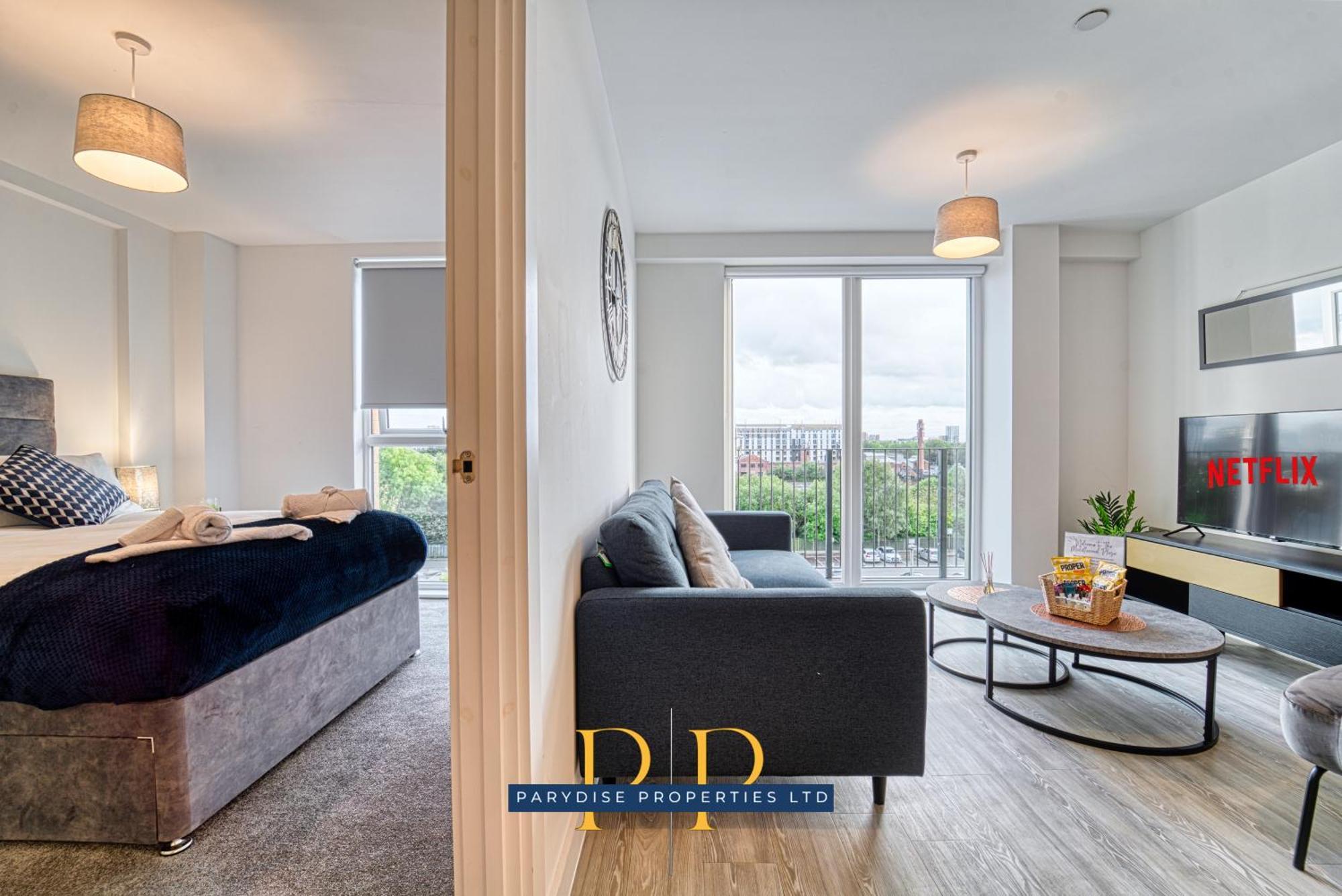 The Middlewood Plaza Suite - By Parydise Properties - Business Or Leisure Stays, Central Location, Sleeps 4, Salford 맨체스터 외부 사진